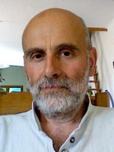 Denis Roux va, avec d'autres, former des animateurs en provençal : "nous voulons du palpable, transmettre le vocabulaire de la convivialité et des gestes du quotidien, à la cuisine ou au jardin, par exemple" (photo DR) Denis Roux va, avec d'autres, former des animateurs en provençal : "nous voulons du palpable, transmettre le vocabulaire de la convivialité et des gestes du quotidien, à la cuisine ou au jardin, par exemple" (photo DR)