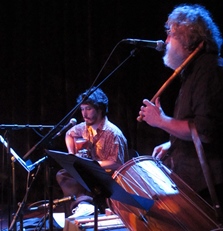Rodrigo Samico et Miquèu Montanaro, au sein d'un groupe qui prend plaisir à jouer ensemble, à l'issue de quatre jours de Résidence (photo MN) Rodrigo Samico et Miquèu Montanaro, au sein d'un groupe qui prend plaisir à jouer ensemble, à l'issue de quatre jours de Résidence (photo MN)