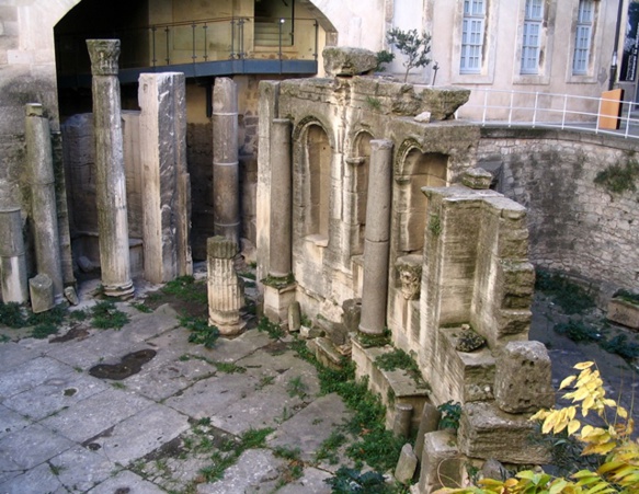 Le Museon Arlaten en 2004, cinq ans avant le dévoilement du projet, douze avant la relance des travaux, quinze avant la réouverture ? (photo MN)