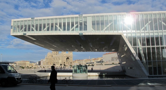 Inflitrations d'eau de mer, coût de gestion et de maintenance excessifs...La Villa Médtierranée, construite sous le niveau de la mer, accueillera le clone d'une grotte sous marine! (photo MN)