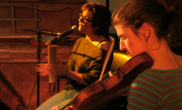 Audrey Peirano et Sophie Maquin, en oc et pour danser (photo MN) Audrey Peirano et Sophie Maquin, en oc et pour danser (photo MN)