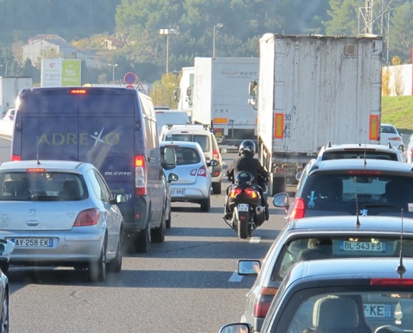 15%,du trafic autoroutier mais plus de 30% de la pollution; interdire la circulation des camions n'est pourtant pas envisageable actuellement (photo MN)
