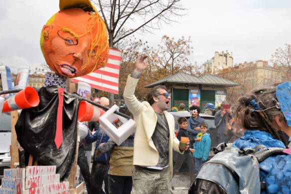 Carnaval anti-gentrificacien a La Plana de Marselha