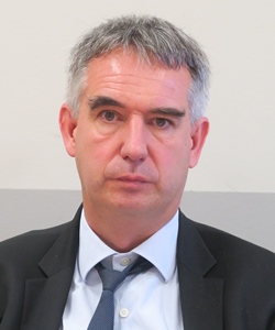 Laurent Roy, directeur du Bassin Rhône Méditerranée de l'Agence de l'Eau : "l'eau manque d'ores et déjà de façon chronique pour satisfaire tous les usages, tout en respectant le bon état du milieu" (photo MN) Laurent Roy, directeur du Bassin Rhône Méditerranée de l'Agence de l'Eau : "l'eau manque d'ores et déjà de façon chronique pour satisfaire tous les usages, tout en respectant le bon état du milieu" (photo MN)