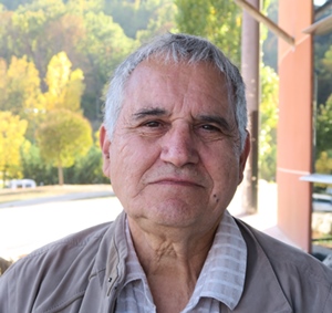 Avec Miquèu Arnaud, l'occitan est langue officielle, tandis que les caciques de l'énergie sont les tenants du solaire...De la fiction, qu'on vous dit ! (photo MN) Avec Miquèu Arnaud, l'occitan est langue officielle, tandis que les caciques de l'énergie sont les tenants du solaire...De la fiction, qu'on vous dit ! (photo MN)