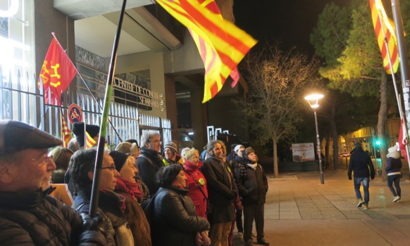 Une progressive meilleure compréhension de la crise en Catalogne ? Ici rassemblement à Marseille le premier décembre pour réclamer la libération des prisonniers politiques. Le POC et EELV l'organisaient (photo MN) Une progressive meilleure compréhension de la crise en Catalogne ? Ici rassemblement à Marseille le premier décembre pour réclamer la libération des prisonniers politiques. Le POC et EELV l'organisaient (photo MN)