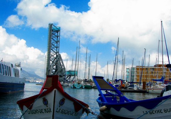 La Seyne, 65 000 habitants, mène depuis 2009 une politique bilinguisation de sa signalétique, en provençal (photo MN) La Seyne, 65 000 habitants, mène depuis 2009 une politique bilinguisation de sa signalétique, en provençal (photo MN)