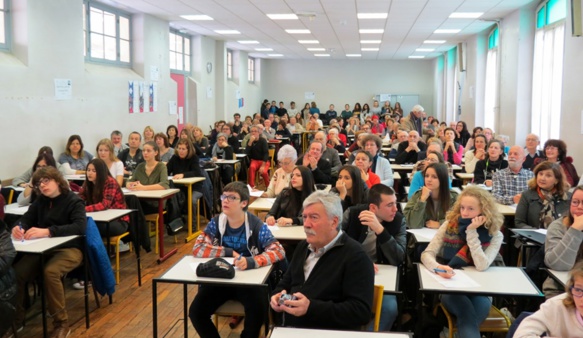 Une idée très simple qui fait florès - se réunir pour une dictée en occitan et un moment convivial.. Ici à Nice en janvier 2017 (photo MN)