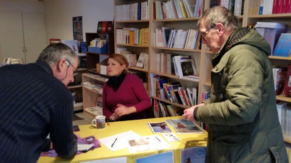 Avant le concert "généreux" (plus de deux heures), rencontre avec le public à l'Espaci Occitan dels Aups (photo FDG DR) Avant le concert "généreux" (plus de deux heures), rencontre avec le public à l'Espaci Occitan dels Aups (photo FDG DR)