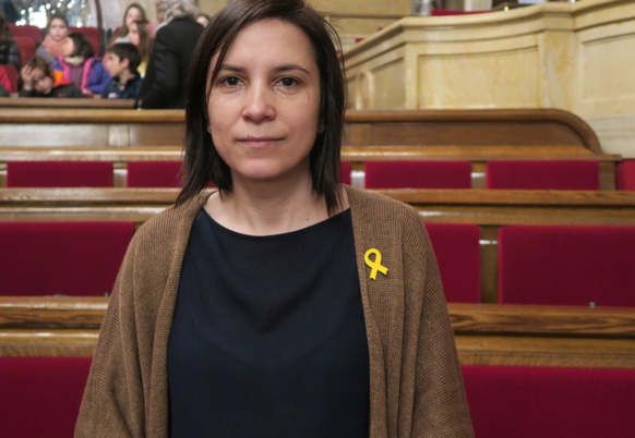Anna Gèli au Parlement Catalan : "Nous avançons vers la République par trois voies : la parole libre du gouvernement en exil, le travail parlementaire que nous confient les citoyens, et l'action des citoyens eux-mêmes". La députée débat à Toulon le 8 juin à 19 h (photo MN)