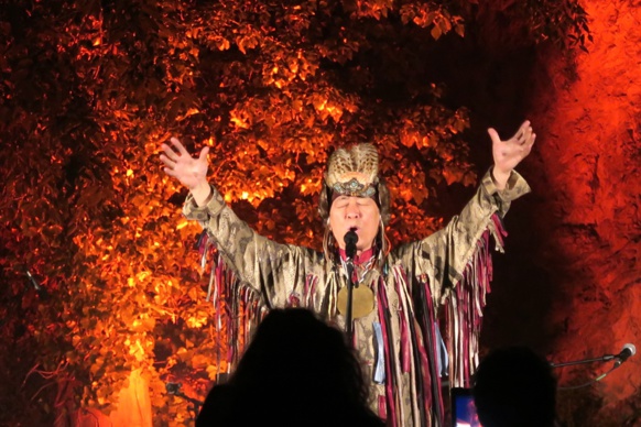 Nikolay Oorzhak, de la Republica Russa de la Touva. Chaman, anar de cotria amé son environament, naturau i simbolic (photo MN)