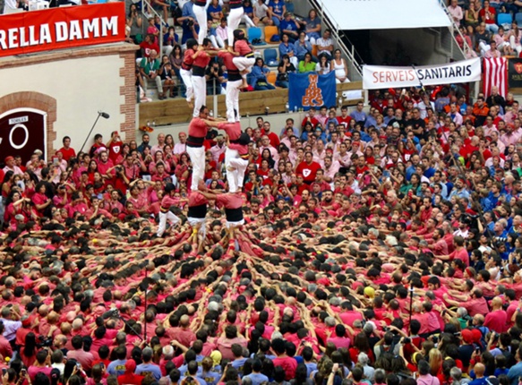 La pinya (le parterre) composée d'anonymes qui acceptent de souffrir, en cas de chute du castell, pour éviter que d'autres castellers ne se blessent. Ici les Xiquets de Vals (photo MN)