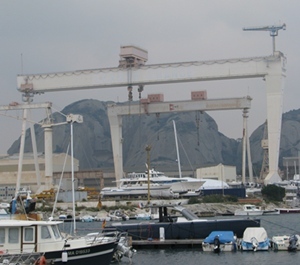 Les chantiers navals de La Ciotat, toile de fond sociale et inspiration du groupe.