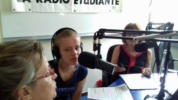 Dans le studio de Radio Mix, toutes les semaines une émission faite par et avec les élèves du lycée de l'Arc d'Orange (photo BV DR)