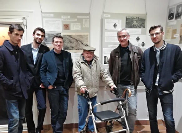 Cor de Lus avec le doyen de Sainte-Croix (photo XDR) Cor de Lus avec le doyen de Sainte-Croix (photo XDR)