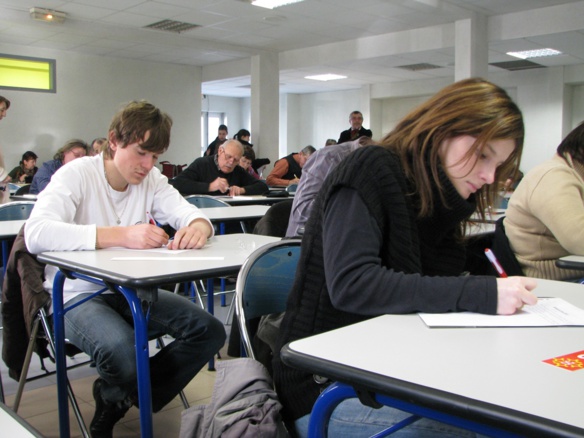Le matin même les lycéens auront passé le bac blanc d'occitan-languedoc (photo MN) Le matin même les lycéens auront passé le bac blanc d'occitan-languedoc (photo MN)