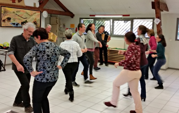 Dictadas de Barcelona a Menton seriós e convivéncia Dictadas de Barcelona a Menton seriós e convivéncia