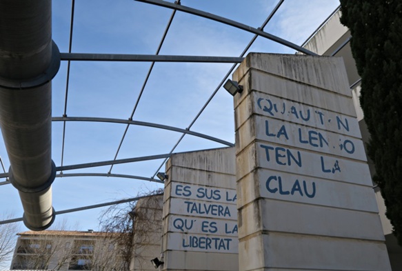 Lycée de l'Arc, Orange (84). l'affirmation de Mistral s'efface avec les cours de langue dans l'enseignement public comme privé (photo MN)