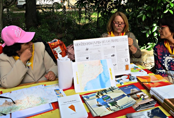 Au stand du Cercle Catalan de Marseille, lors de la Fèst'Aquí de La Ciotat, au mois de juin 2018 (photo MN)