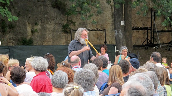 On croit connaitre Miquèu Montanaro musicien, il réussit toujours à surprendre. Ici aux Joutes Musicales en 2012 (photo MN)