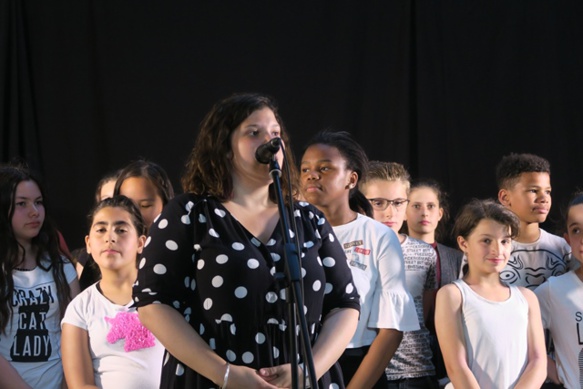 Une trentaine de collégiens du cours d'occitan d'Aubagne ont monté ce spectacle vitaminé (photo MN)