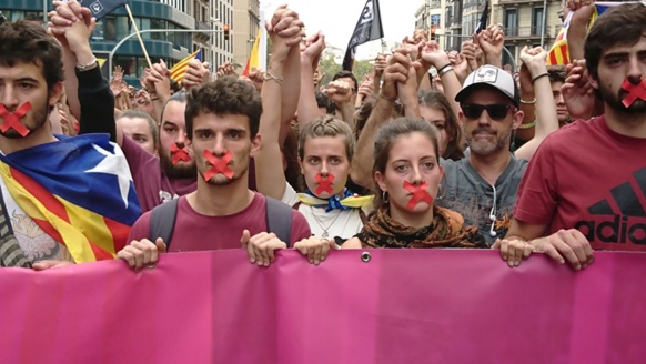 2 octobre 2017, marche de protestation des étudiants, contre la répression de la veille (photo MN)