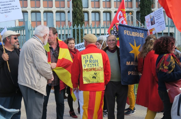 Le 20 mars dernier au Rectorat d'Aix-Marseille. Réagir contre le linguicide (photo MN)