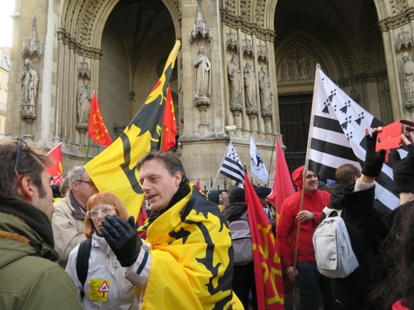 Echanger, et s'unir pour que tous les défenseurs des langues minoritaires soient entendus, d'abord au pays, puis par l'Etat (photo MN)