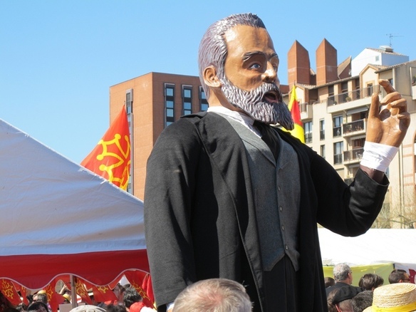 Jaurès mobilisé pour l'occasion, la statue de résine a été réalisée à Girona pour une association toulousaine (photo MN) Jaurès mobilisé pour l'occasion, la statue de résine a été réalisée à Girona pour une association toulousaine (photo MN)