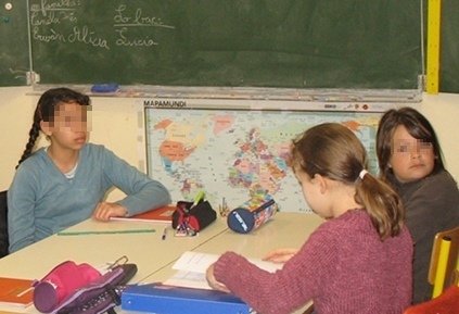 Une langue à la maison, une autre à l'école, une situation qui favorise l'apprentissage des langues (photo MN)