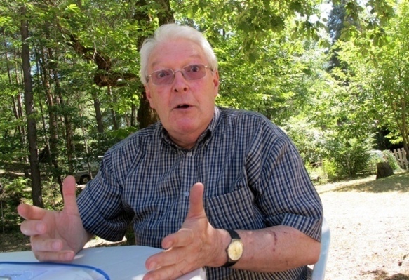 Des critiques, le scénariste Jean-Louis Damon à Annot (04) en a eu plus que de chèques : "pour les uns il y a trop de gavot dans le film, pour les autres pas assez!" (photo MN) Des critiques, le scénariste Jean-Louis Damon à Annot (04) en a eu plus que de chèques : "pour les uns il y a trop de gavot dans le film, pour les autres pas assez!" (photo MN)