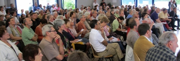 Le Caddris avait attiré un public important pour informer du problème posé par les Roms, du problème posé aux Roms (photo MN) Le Caddris avait attiré un public important pour informer du problème posé par les Roms, du problème posé aux Roms (photo MN)