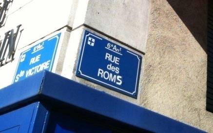 Un esprit facétieux avait en 2010 rebaptisé la Rue de Rome, à Marseille, lors des premières expulsions. Depuis elles se sont multipliées (photo MN)