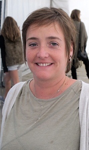 La maman de la petite Marie sourit devant l'objectif, mais moins devant l'école où l'enseignement du provençal a disparu du jour au lendemain( photo MN) La maman de la petite Marie sourit devant l'objectif, mais moins devant l'école où l'enseignement du provençal a disparu du jour au lendemain( photo MN)