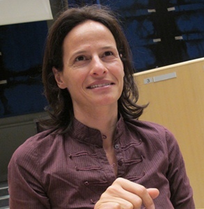 Annabelle Jaeger est au centre d'une Stratégie Régionale de la Biodiversité qui doit être adoptée par la Région Paca au printemps 2013 (photo MN) Annabelle Jaeger est au centre d'une Stratégie Régionale de la Biodiversité qui doit être adoptée par la Région Paca au printemps 2013 (photo MN)