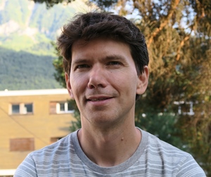 Jaume Costa, anthropologue du langage, Université Nouvelle Sorbonne, publie régulièrement dans le mensuel Aquò d'Aquí des chroniques sur le thème de la signification de la revendication occitane. Une pièce au débat pour un régionalisme qui a du mal à se confronter à la société (photo MN) Jaume Costa, anthropologue du langage, Université Nouvelle Sorbonne, publie régulièrement dans le mensuel Aquò d'Aquí des chroniques sur le thème de la signification de la revendication occitane. Une pièce au débat pour un régionalisme qui a du mal à se confronter à la société (photo MN)