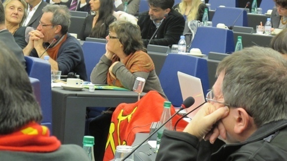 Condotta dall’eurodeputata del Sud-Ovest Catherine Grèze, la delegazione occitana a Strasburgo contava, il 22 novembre 2012, alcuni Provenzali come Bernard Vaton (Calandretas), Joël Bouc (IEO) e Bernat Giély (Félibrige). foto MN