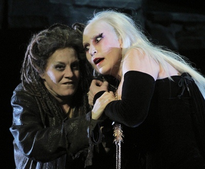 Les rapports mère-fille ne sont pas toujours au beau fixe... (Jeanne-Michèle Charbonnet et Marie-Ange Todorovitch - photo Christian Dresse/Opera de Marseille) Les rapports mère-fille ne sont pas toujours au beau fixe... (Jeanne-Michèle Charbonnet et Marie-Ange Todorovitch - photo Christian Dresse/Opera de Marseille)