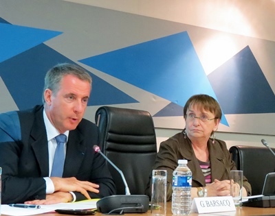 Lors du lancement des débats sur la « Transition énergétique en Paca » : Gilles Barsacq le secrétaire général aux affaires régionales (Etat) et Annick Delhaye, la vice-présidente déléguée (EELV) à l’Energie au Conseil Régional Paca (photo MN) Lors du lancement des débats sur la « Transition énergétique en Paca » : Gilles Barsacq le secrétaire général aux affaires régionales (Etat) et Annick Delhaye, la vice-présidente déléguée (EELV) à l’Energie au Conseil Régional Paca (photo MN)