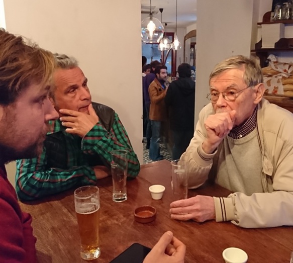 Au cours d'un des Cafés Provençaux durant lesquels Bernat Moulin pouvait aider les apprenants, en toute convivialité, ici en 2019 (photo MN)