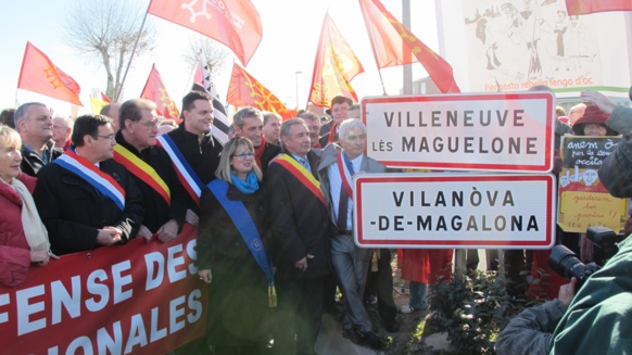 Manifestation à Vilanòva de Magalona en 2012 pour le droit à nommer la ville de l'Hérault en occitan (photo MN)