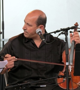 Fouad Didi, sur des airs arabo-andalous, fait chanter "Bèla Calha" en occitan (photo MN)