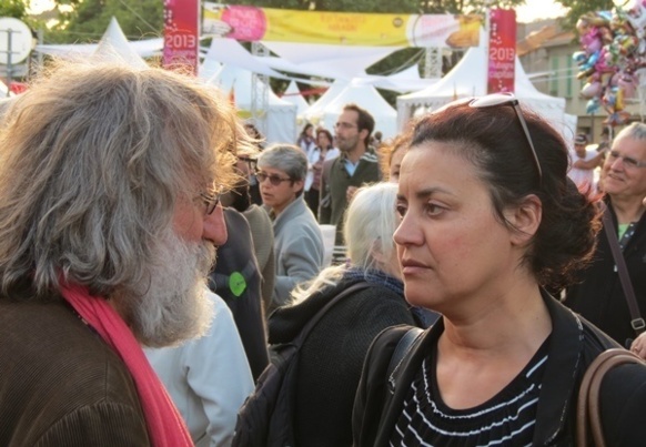 Miquèu Montanaro et Aïcha Sif en grande discussion sur la diversité culturelle (photo MN)