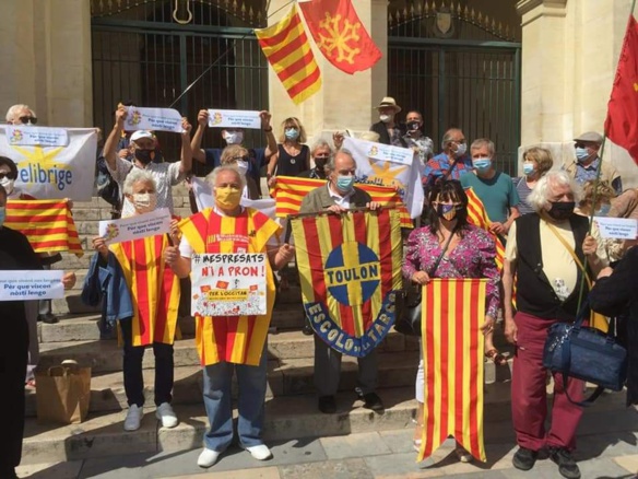 Toulon devant l'Opéra samedi après-midi (photo Patricia Jouve DR) Toulon devant l'Opéra samedi après-midi (photo Patricia Jouve DR)