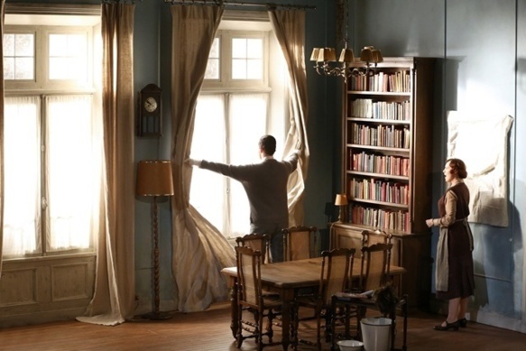 The house taken over, de vasco Mendonça, avec Kitty Whately et Oliver Dunn. Comment l'héritage familial vous empêche de vivre votre vie (photo Patrick Berger/Artcomart) The house taken over, de vasco Mendonça, avec Kitty Whately et Oliver Dunn. Comment l'héritage familial vous empêche de vivre votre vie (photo Patrick Berger/Artcomart)