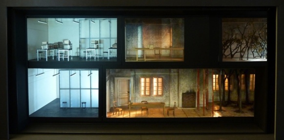 Written on skin, l'an passé, mis en scène par Katie Mitchell, également sur House taken over en 2013; une obsession, l'enfermement mental des êtres (photo XDR) Written on skin, l'an passé, mis en scène par Katie Mitchell, également sur House taken over en 2013; une obsession, l'enfermement mental des êtres (photo XDR)
