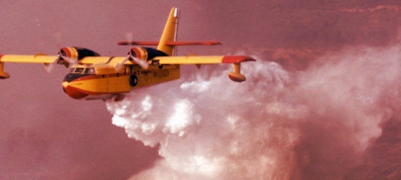 Plus les politiques de prévention sont puissantes, moins le recours aux bombardiers d'eau s'avère nécessaire. Dans le Var, la déprise agricole a favorisé une continuité forestière, mais aussi le mitage urbain du territoire (photo XDR) Plus les politiques de prévention sont puissantes, moins le recours aux bombardiers d'eau s'avère nécessaire. Dans le Var, la déprise agricole a favorisé une continuité forestière, mais aussi le mitage urbain du territoire (photo XDR)