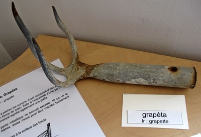 La grapeta pour ratisser le fonds marin et ramener nombre de poissons (photo MN) La grapeta pour ratisser le fonds marin et ramener nombre de poissons (photo MN)