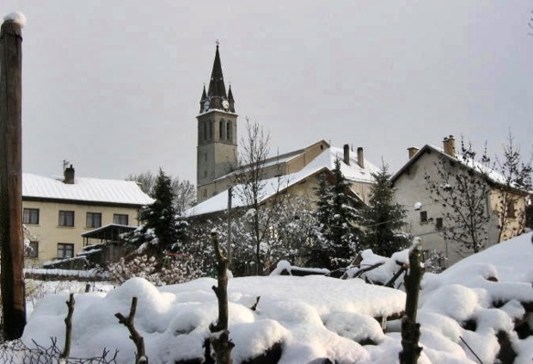 A 1800 m et autour de 2050 ce village du Champsaur et la proche station de ski  verraient leur saison blanche réduite de deux mois (photo MN)