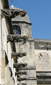 Le chateau, ruiné, a été acheté et rénové à partir de 1912 (photo MN) Le chateau, ruiné, a été acheté et rénové à partir de 1912 (photo MN)